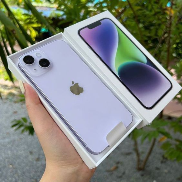 iPhone 14 thường màu tím khi chụp ở bóng râm ngoài trời
